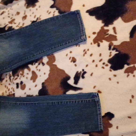 OLD NAVY, WOMENS SIZE 6, CURVY SKINNY JEANS. - Picture 4 of 10